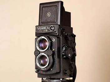 YASHICA MAT124G